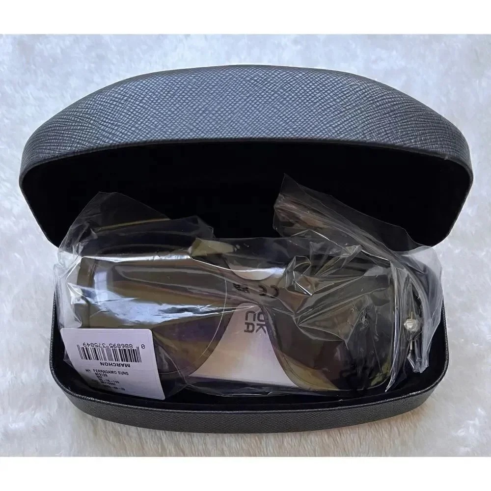 NIB FERRAGAMO Salvatore Ferragamo Gancio 55mm Square Sunglasses, Grey